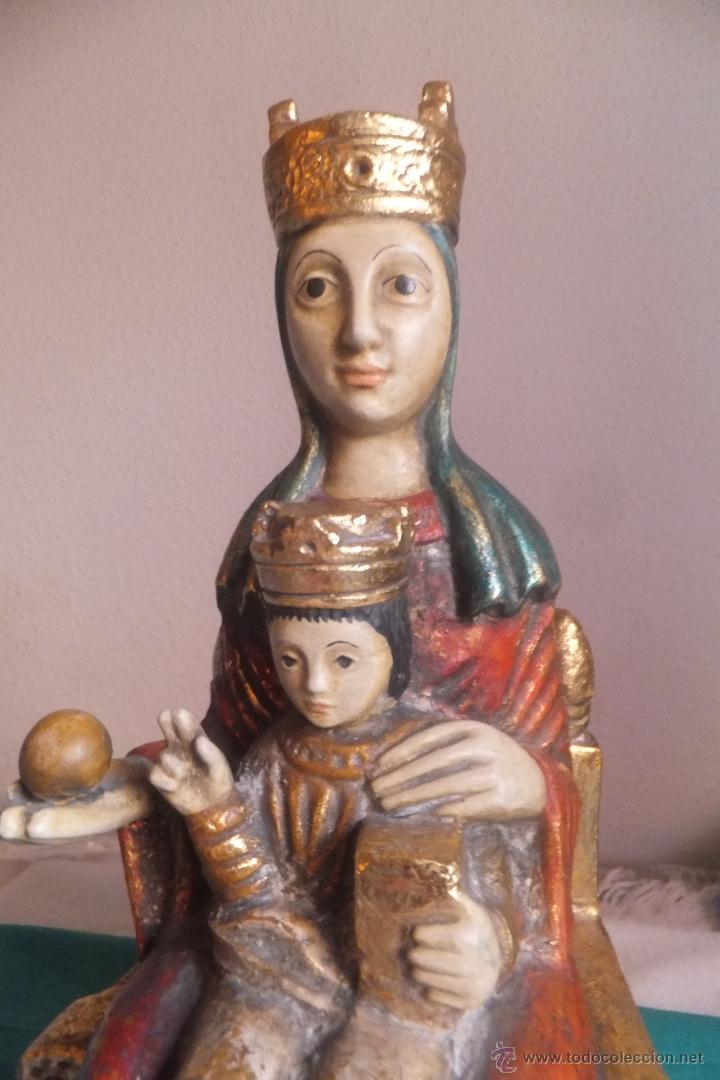 Resultado de imagen de imagen de una escultura de la virgen con el niño romanica