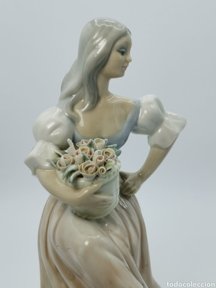 Elegante Figura De Porcelana Espa Ola Tengra Vendido En Subasta