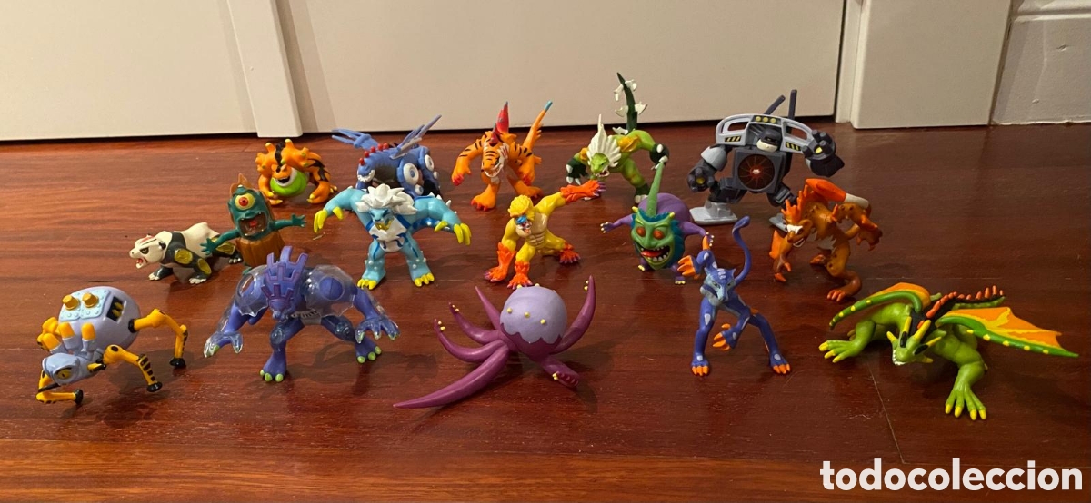 Action Man: Lote 16 figuras Invizimals - Foto 1