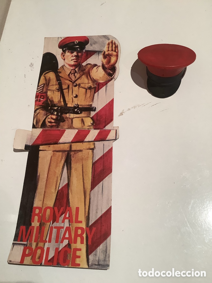 Action Man: Gorra Roja y Solapa de la caja del Polic&iacute;a Militar Action Man similar al Geyperman