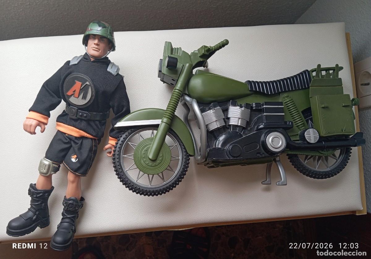 Action Man: Action man con moto y casco - Foto 1