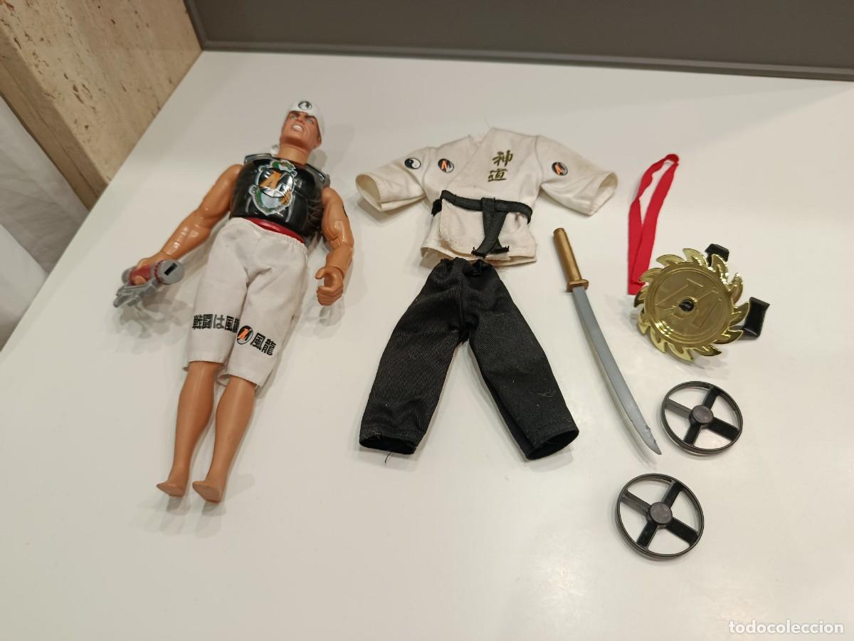Action Man: ACTION MAN - SUPERNINJA CON ACCION Y ROPA EXTRA - HASBRO 1998