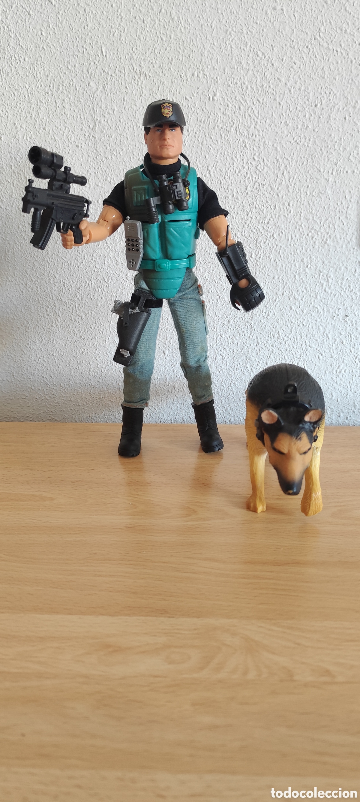 Action Man: Action Man Policia K9 con Perro con Sonido - Sin esposas ni correa
