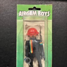 Airgam Boys: AIRGAM BLÍSTER - MOTORISTA CON TROFEO - REF. 29100 -BLISTER DEFECTUOSO ABIERTO -AIRGAMBOYS