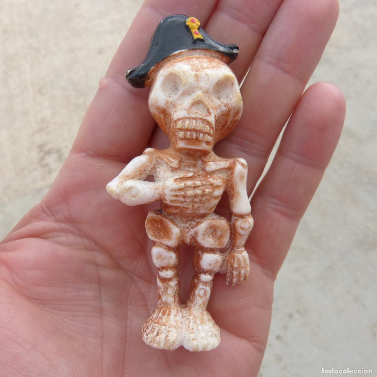 Airgam Boys: Figura de plastico rigido, airgam monstruos del castillo, esqueleto de Napoleon. 22,60gr
