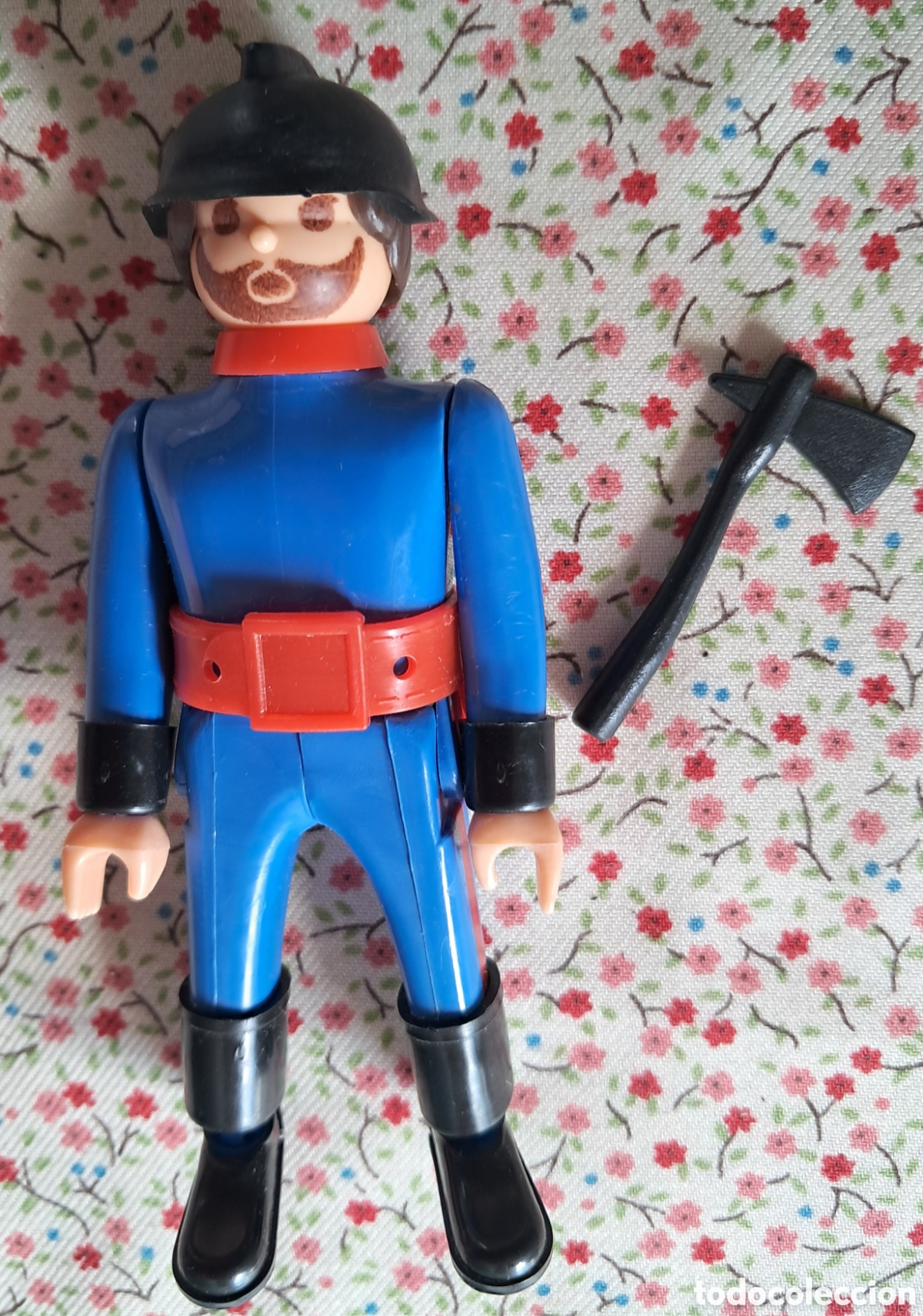 Airgam Boys: Airgamboys jefe de bomberos casco negro con barba y hacha a&ntilde;os 70. Airgam boys