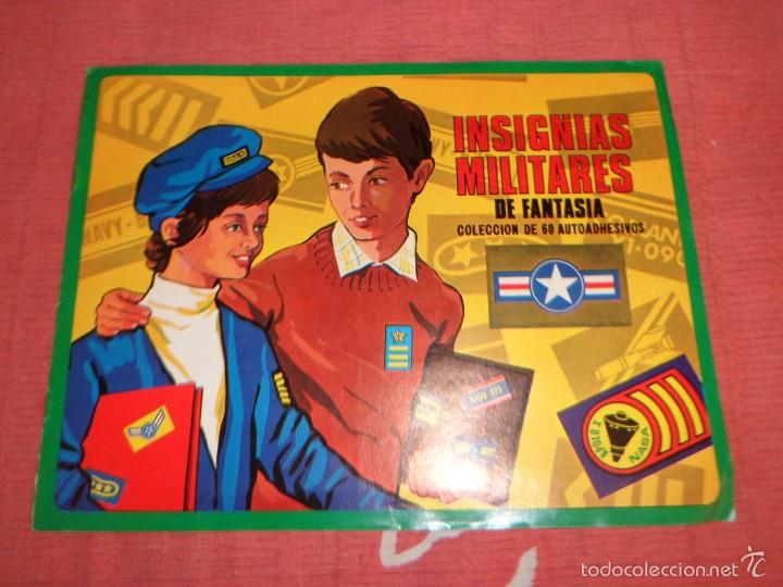 Collezionismo &Aacute;lbum: ALBUM INSIGNIAS MILITARES DE FANTASIA - COMPLETO - 60 CROMOS - 1971 - EDIT . RUIZ ROMERO - 28 X 22