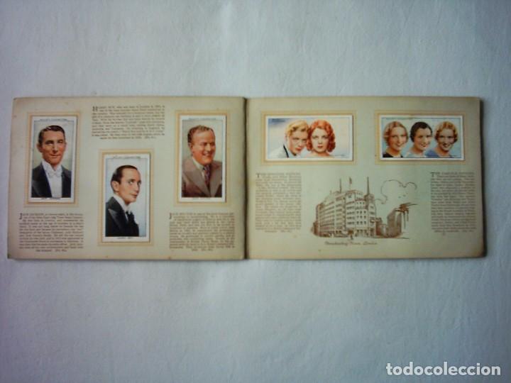 Colecionismo Caderneta: RADIO CELEBRITIES. ALBUM CON 50 CROMOS EN CART&Oacute;N Y BIOGRAF&Iacute;AS DE GENTE DE RADIO. A&Ntilde;OS 30.