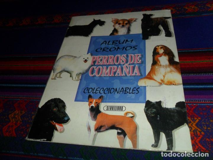 Sammeln Sammelalbum: &Aacute;LBUM DE CROMOS DE PERROS DE COMPA&Ntilde;&Iacute;A COMPLETO 32 CROMOS. SERVILIBRO 1995. BUEN ESTADO.