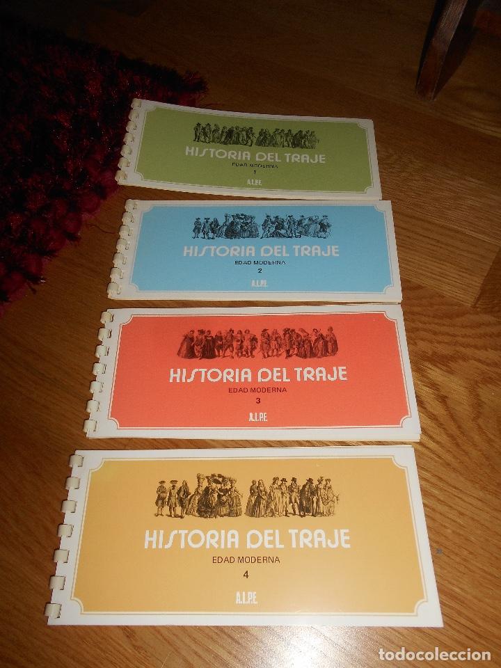 Colecionismo Caderneta: HISTORIA DEL TRAJE COMPLETO 4 EJEMPLARES. ALPE 1977. CON LOS CROMOS SIN RECORTAR. NUEVOS.
