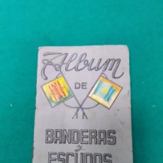 Coleccionismo Álbum: ALBUM DE BANDERAS Y ESCUDOS DE TODO EL MUNDO COMPLETO CON 242 CROMOS. EDITORIAL FHER