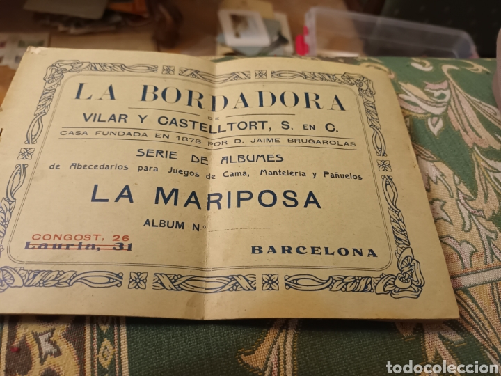 Coleccionismo &Aacute;lbum: LA BORDADIRA. ALBUM DE LETRAS. CASA FUNDADA EN 1878. DOBLEZ CENTRAL PERO BIEN CONSERVADA.