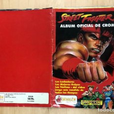 Coleccionismo Álbum: ALBUM CROMOS STREET FIGHTER II. LOS LUCHADORES. MERLIN COLLECTIONS. COMPLETO, CON POSTER. Lote 363511735
