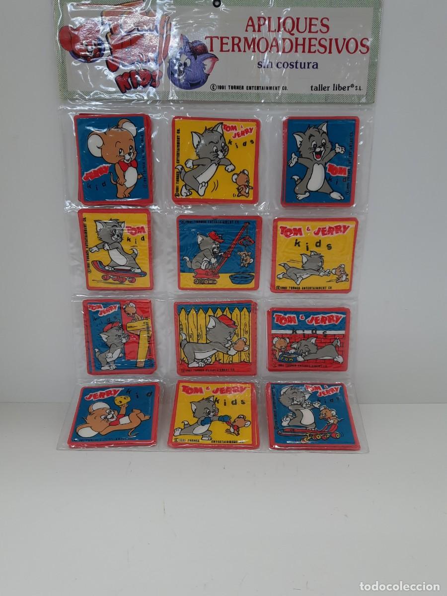 Colecionismo Caderneta: TOM Y JERRY BLISTER EXPOSITOR COMPLETO DE APLIQUES TERMOADHESIVOS TIPO CROMO ANTIGUO
