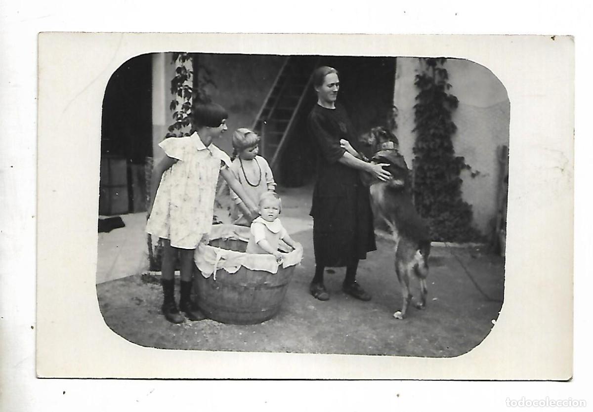 Collectionnisme Album: E200- UNA MADRE E HIJOS CON UN PERRO FOTOGRAFIA ANTIGUA - - 14 X 9 Cmts.