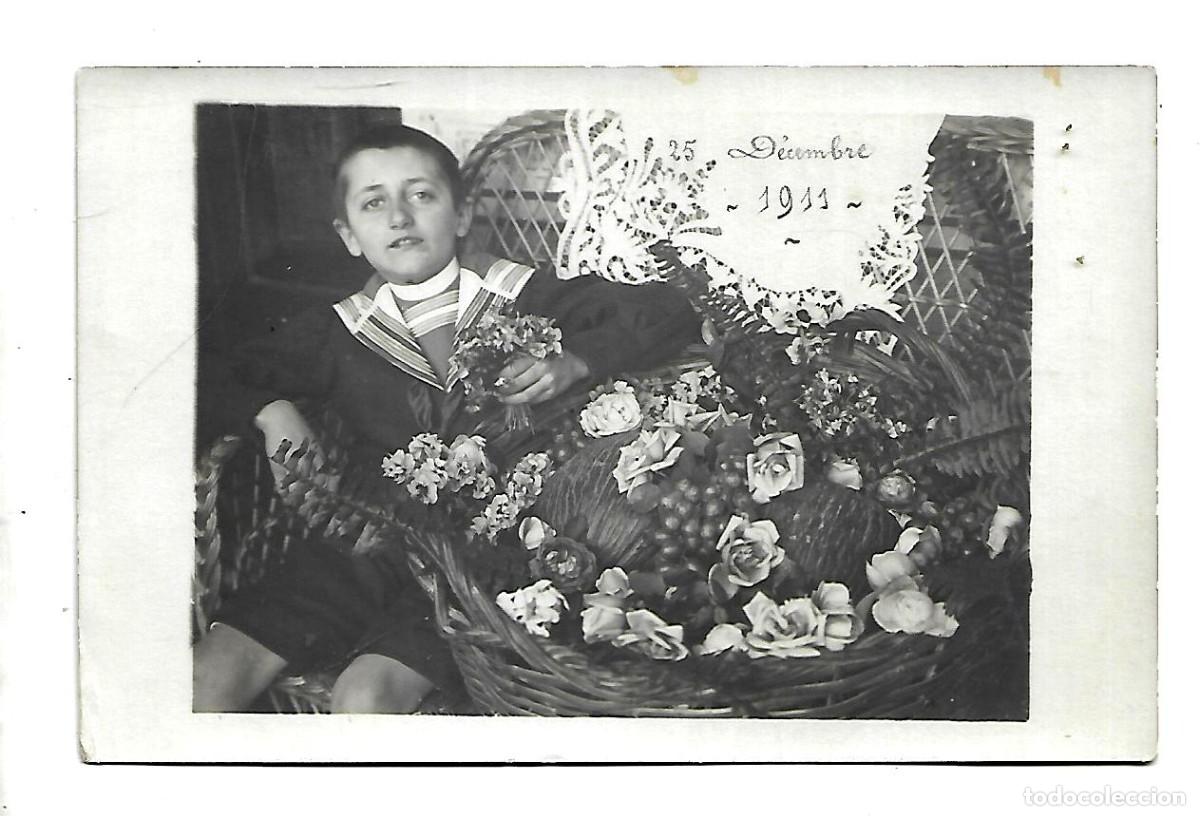 Collectionnisme Album: E200- FOTOGRAFIAS ANTIGUAS DE UN NI&Ntilde;O CON CESTO DE FLORES -25-12-1.911 - - 14 X 9 Cmts.