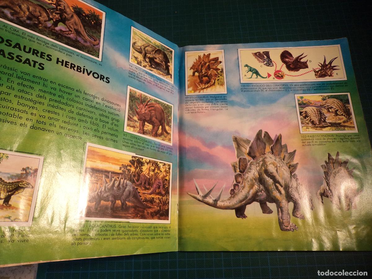 Coleccionismo &aacute;lbum: Dinosaurs. Panini. Completo. En catalan. - Foto 2