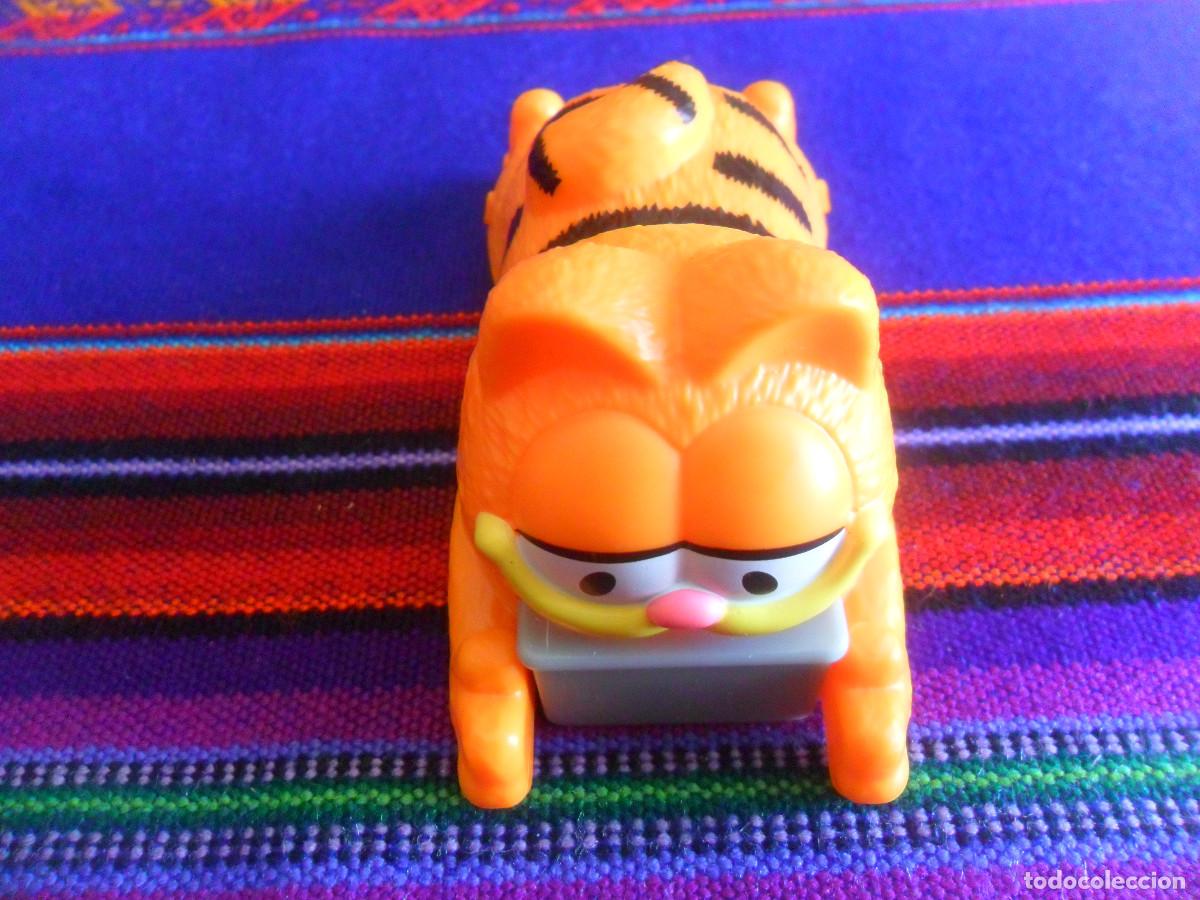 Collectable Albums: REGALO 2 FIGURA GARFIELD PL&Aacute;STICO, EL &Aacute;LBUM DE GARFIELD COMPLETO Y I LOVE SNOOPY INCOMPLETO PANINI.