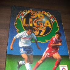 Álbum de fútbol completo: ALBUM COMPLETO. LIGA 96/97. CONTIENE 112 CROMOS DOBLES. COLECCIONES ESTE. VER FOTOS. 