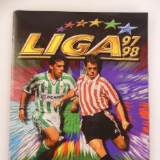 Álbum de fútbol completo: ALBUM COMPLETO CON CROMOS LIGA 97-98 COLECCIONES ESTE. Lote 397385254