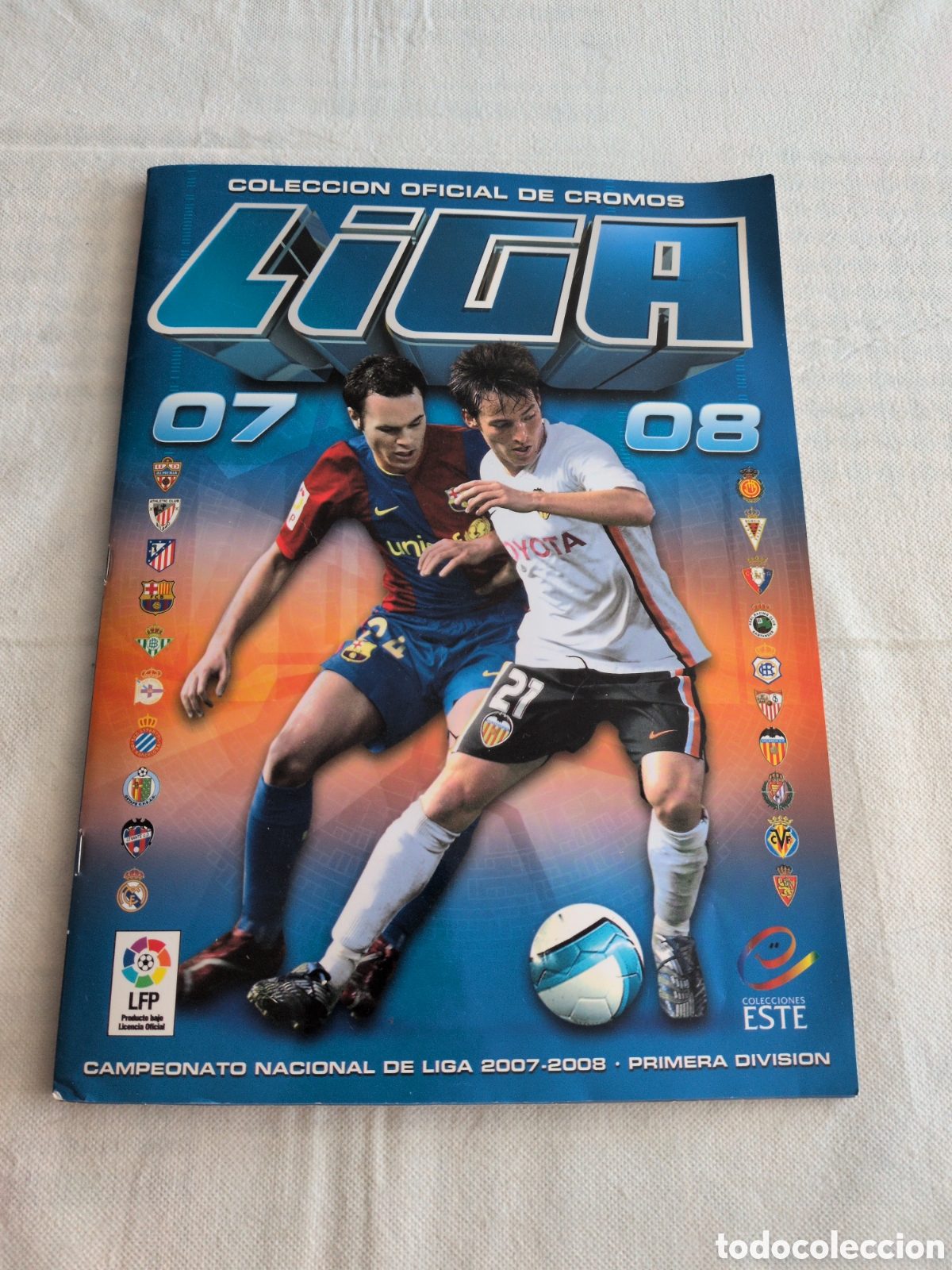 &Aacute;lbum de f&uacute;tbol completo: ALBUM EDICIONES ESTE 2007-2008 - COMPLETO...COLOCAS, ULTIMOS FICHAJES, MESSI....VER FOTOS