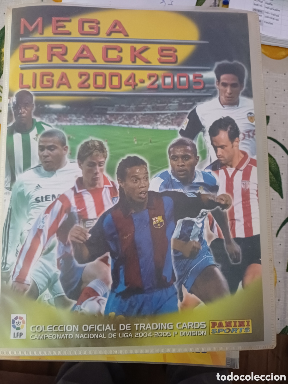 &Aacute;lbum de f&uacute;tbol completo: Album megacracks 2004-2005 en perfecto estado COMPLETO con todo lo editado ( menos MESSI rookie )