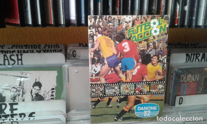 Sports collectibles: FUTBOL EN ACCI&Oacute;N. MUNDIAL 82. DANONE