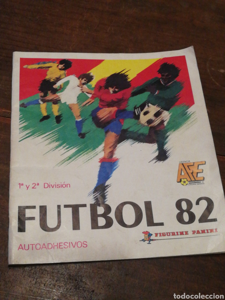 Sports collectibles: ALBUM CROMOS FUTBOL 82- 1&deg;Y 2&deg;DIVISI&Oacute;N- FIGURINE PANINI, CONTIENE 69 CROMOS.