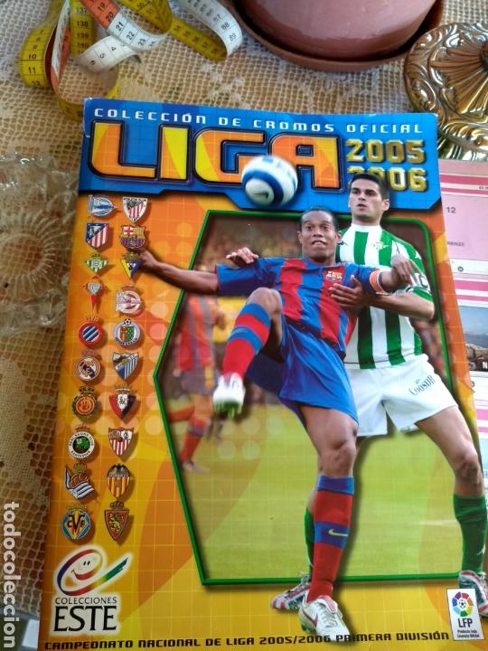 Colecionismo desportivo: **&Aacute;LBUM DE F&Uacute;TBOL DE LA LIGA 2005-06 COLECCIONES ESTE (INCOMPLETO) VER FOTOS**