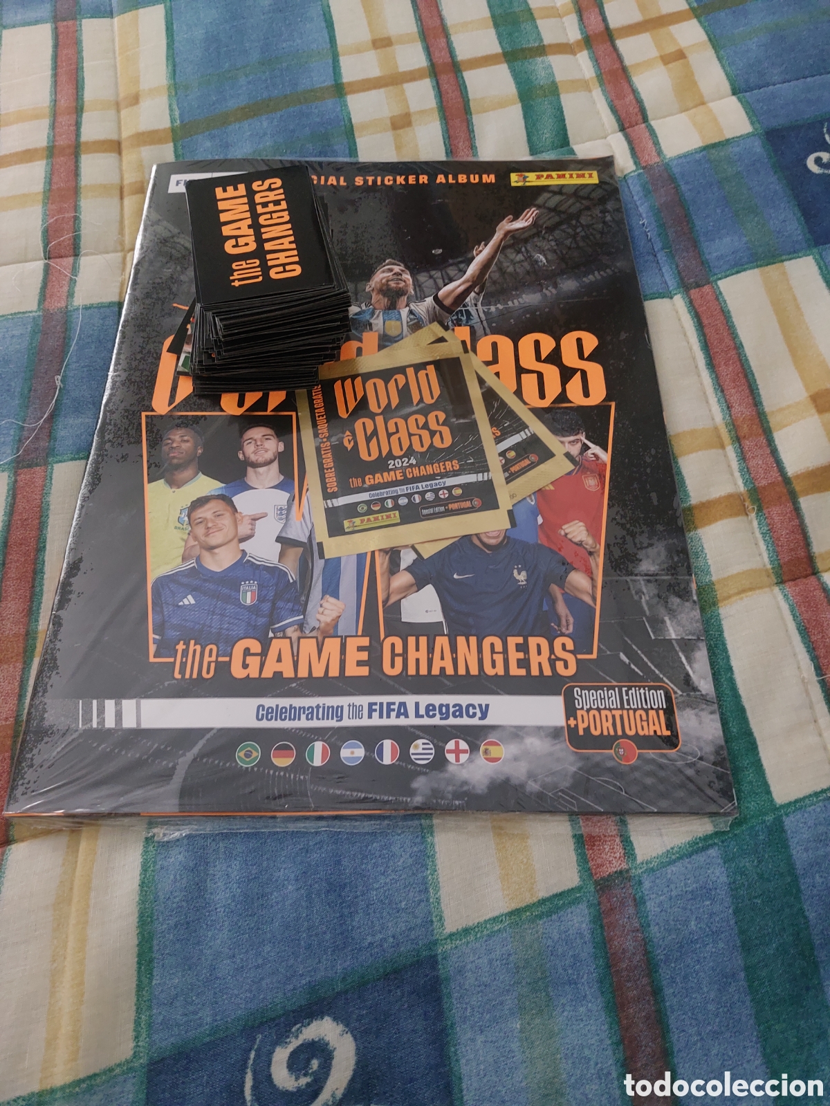 Sports collectibles: ALBUM WORLD CLASS PANINI