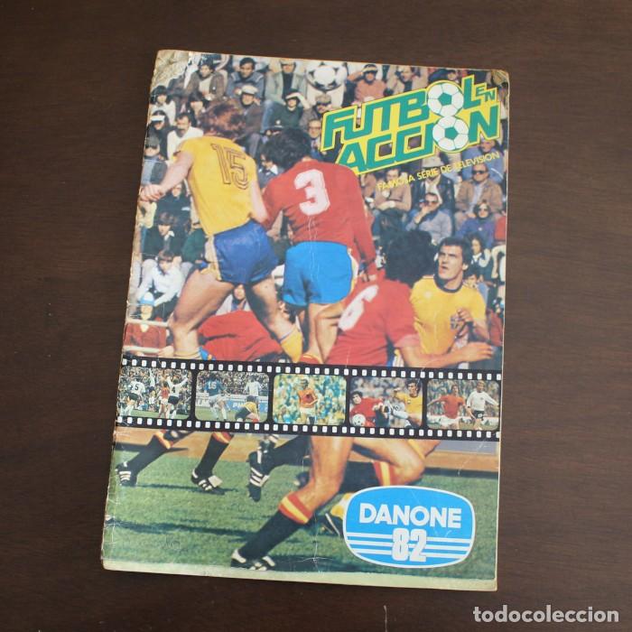 Coleccionismo deportivo: ALBUM DE CROMOS FUTBOL EN ACCION NARANJITO 82 DANONE INCOMPLETO