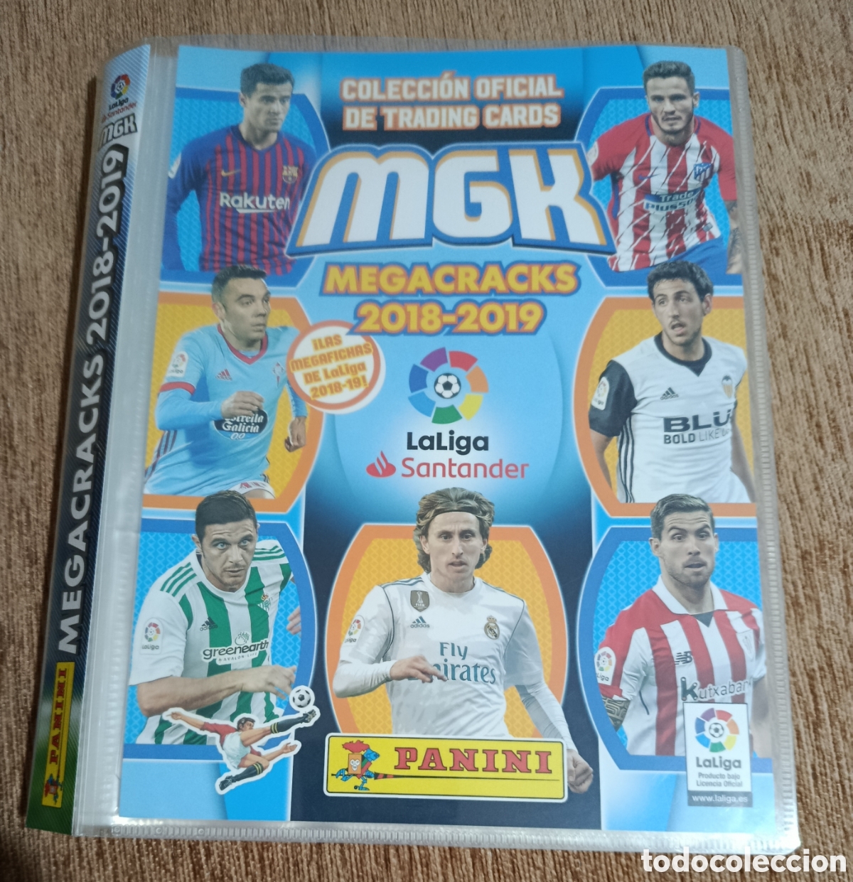Coleccionismo deportivo: MEGACRACKS MGK 2018 2019 &Aacute;LBUM ARCHIVADOR VACIO EN BUEN ESTADO GENERAL CON CHECK LIST