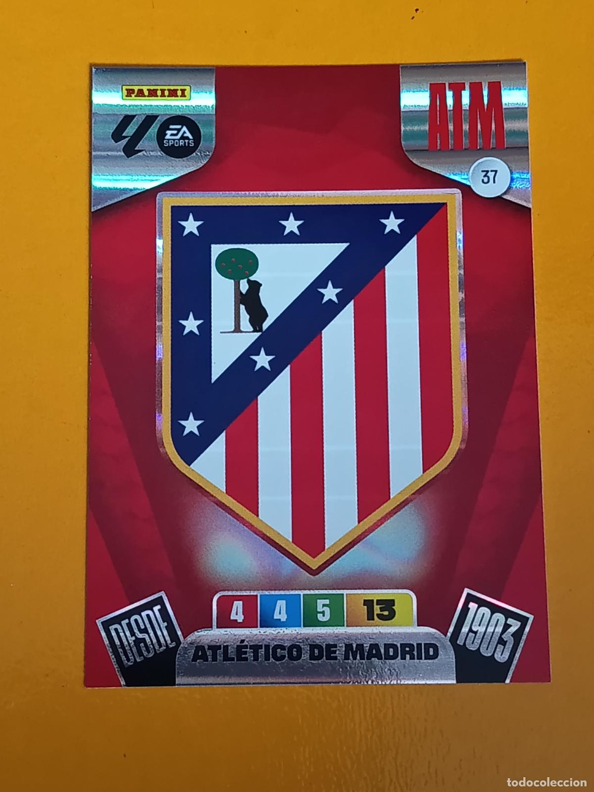 Coleccionismo deportivo: 37 ESCUDO ATL&Eacute;TICO DE MADRID. ADRENALYN XL 2025-26
