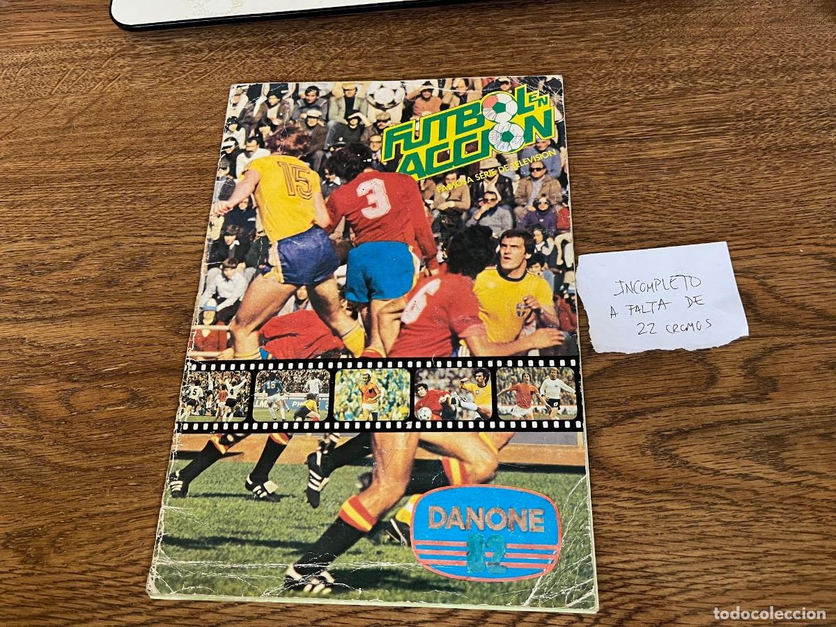 Coleccionismo deportivo: ALBUM CROMOS FUTBOL INCOMPLETO FUTBOL EN ACCION DANONE 82 A FALTA DE 22 CROMOS