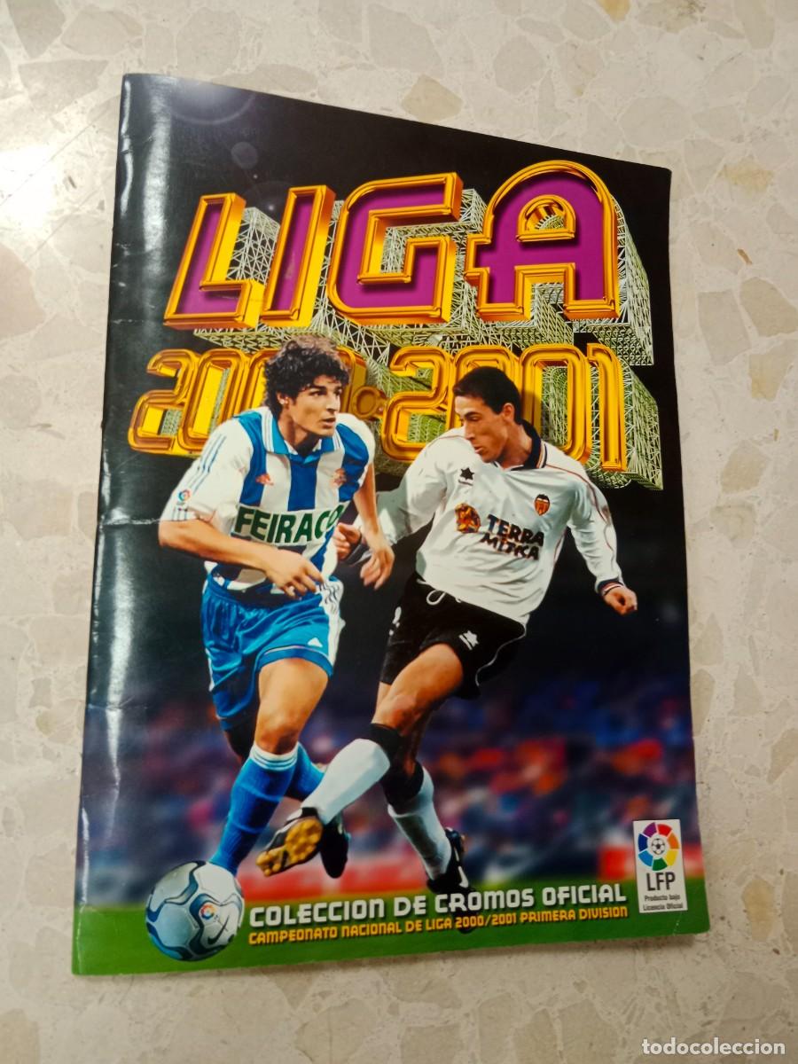 Coleccionismo deportivo: ALBUM CASI COMPLETO LIGA ESTE 2000 2001 00 01 - BASTANTES DOBLES POSICIONES , FICHAJES Y COLOCAS