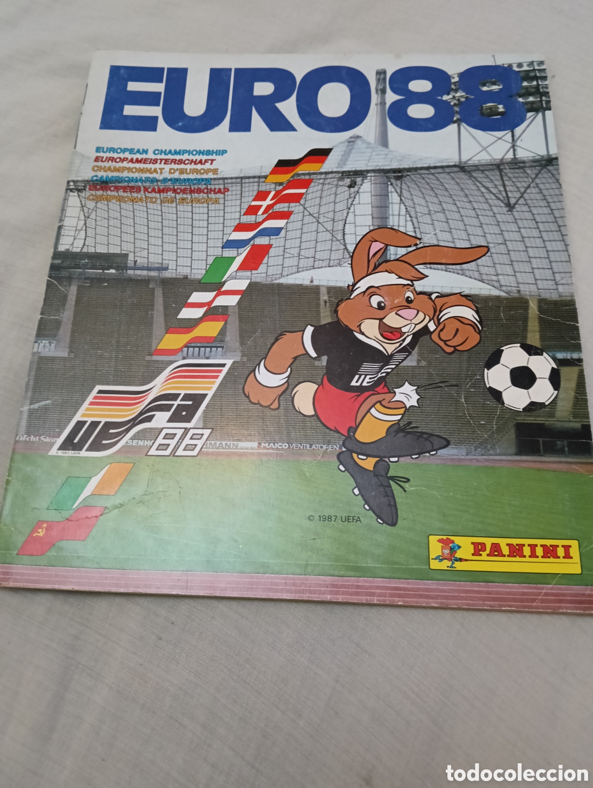 Coleccionismo deportivo: &Aacute;lbum original de la Euro 1988 con 21 cromos