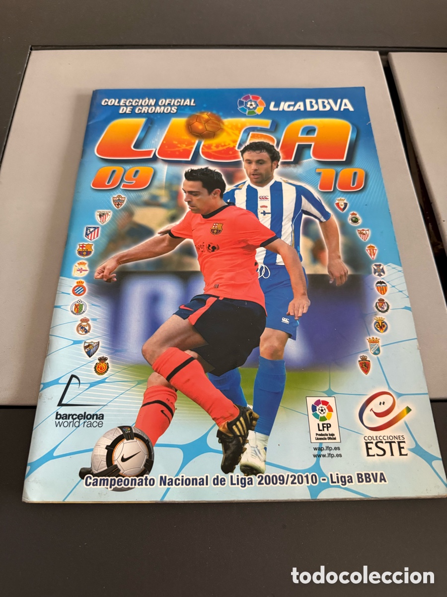 Coleccionismo deportivo: &Aacute;LBUM ESTE. LIGA 09-10. Vac&iacute;o. Con L&aacute;mina. MESSI
