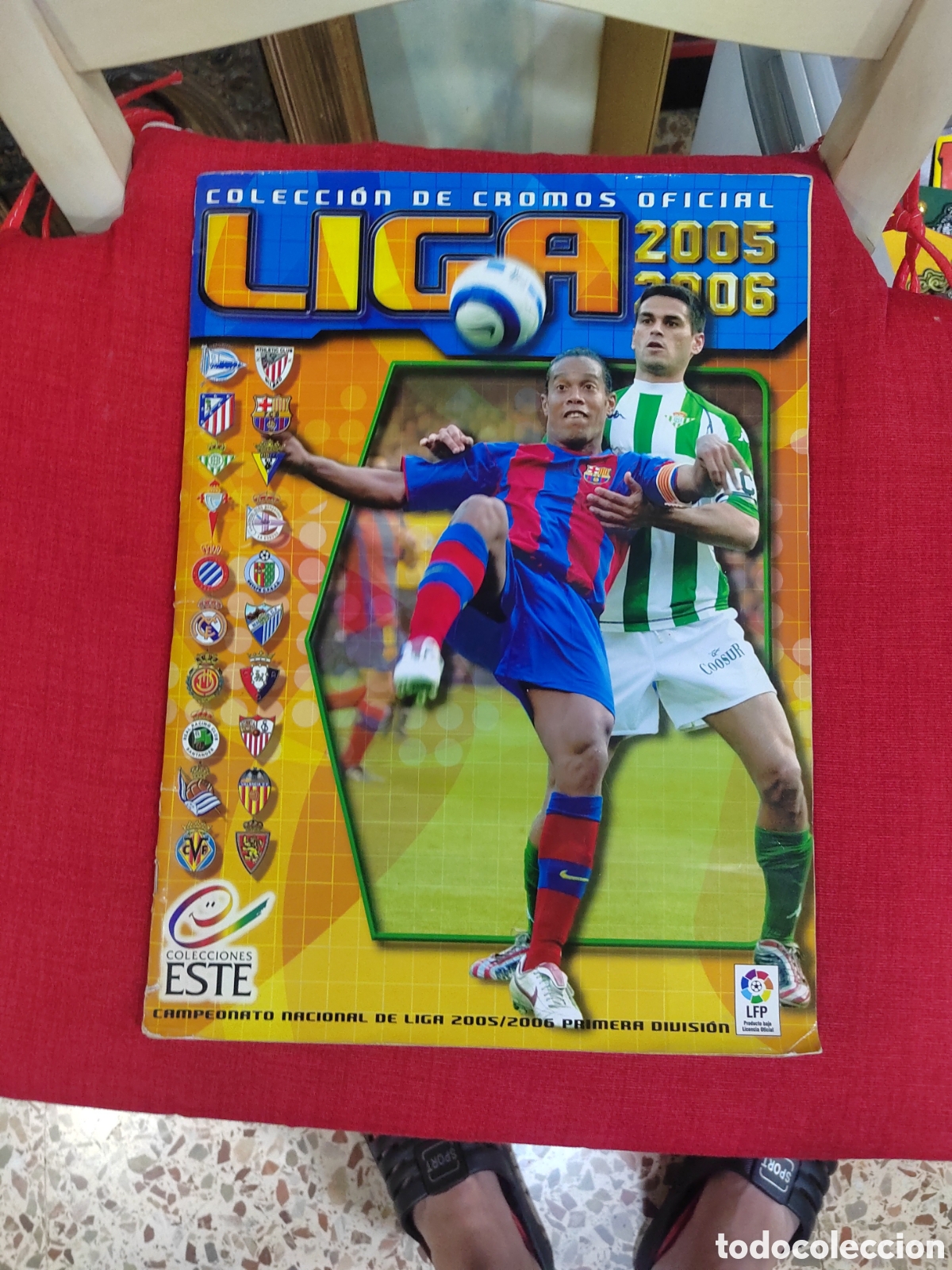Coleccionismo deportivo: &Aacute;lbum de cromos liga 2005/2006