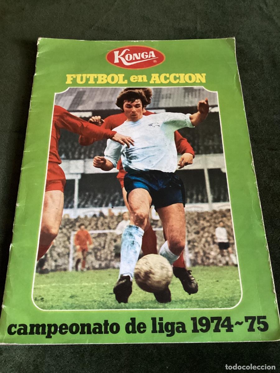 Coleccionismo deportivo: &Aacute;LBUM CROMOS F&Uacute;TBOL KONGA F&Uacute;TBOL EN ACCI&Oacute;N. CAMPEONATO LIGA 1974-75. FIRMADO REAL ZARAGOZA.