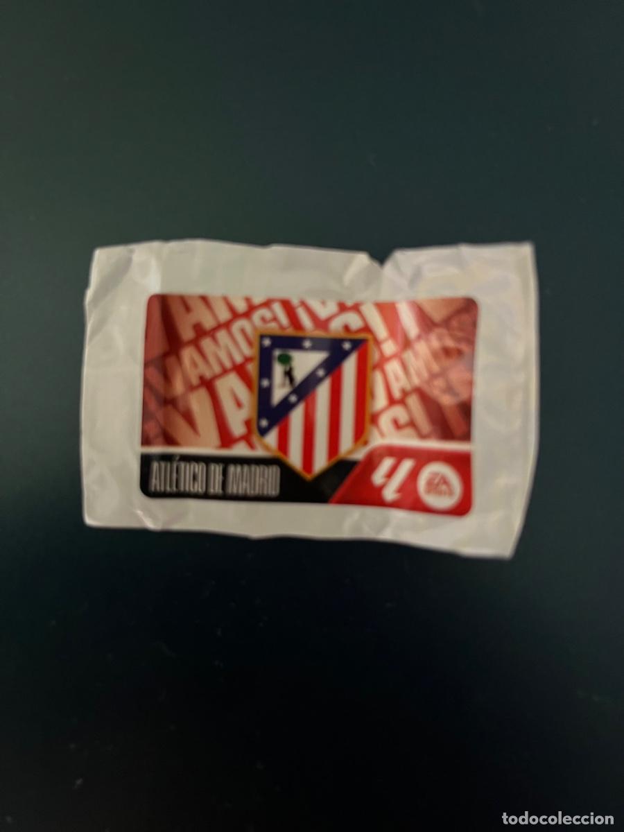 Coleccionismo deportivo: Escudo atletico Madrid chicles ediciones este 26-27