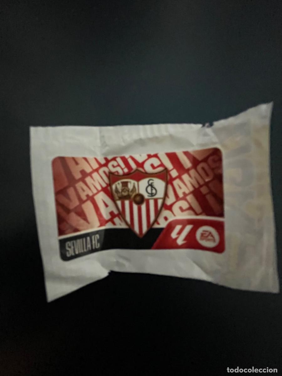 Coleccionismo deportivo: Escudo sevilla chicles ediciones este 26-27