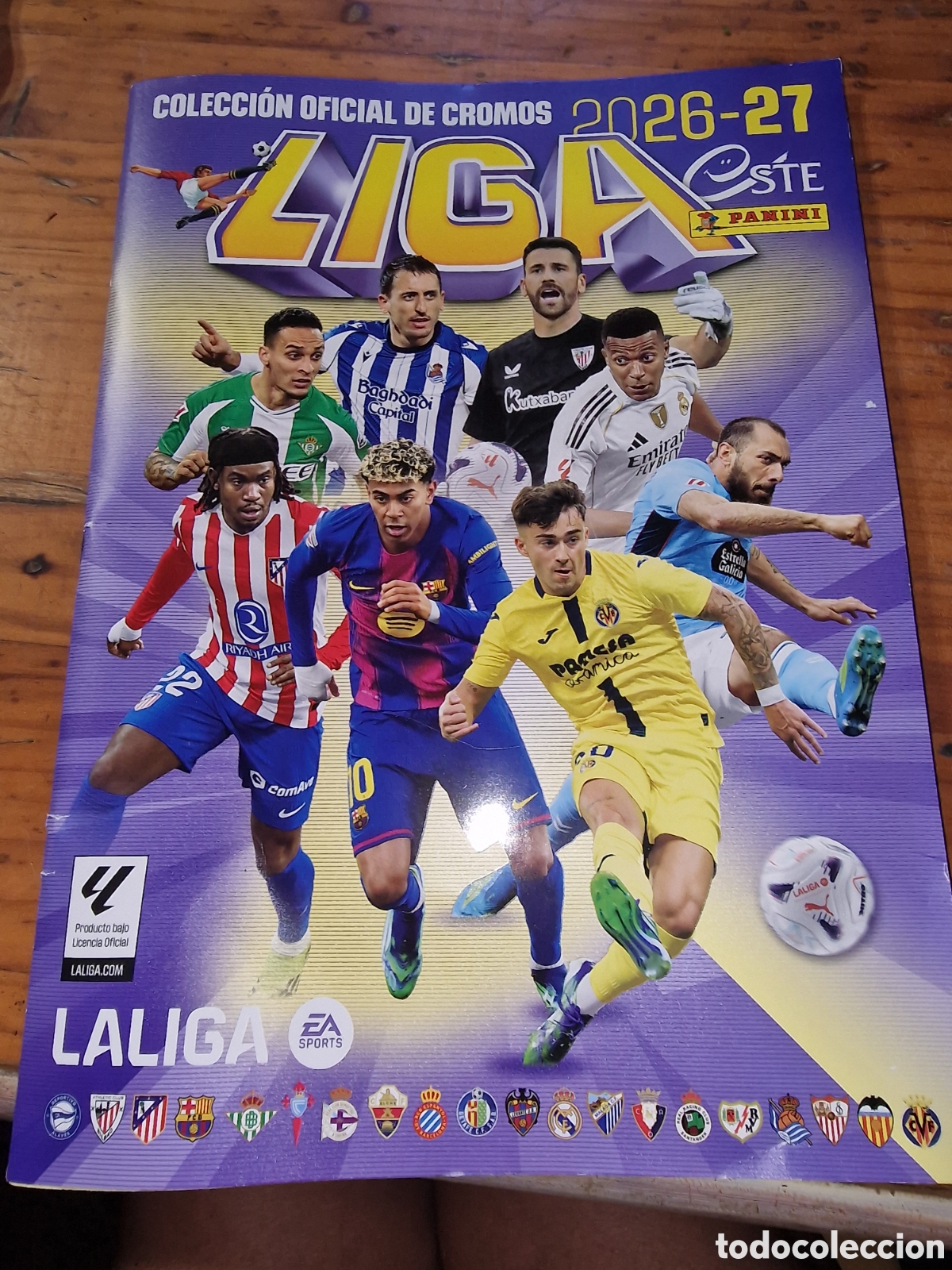 Coleccionismo deportivo: Album colecci&oacute;n oficial de cromos liga 2026-27,con 8 cromos sin pegar,sin uso