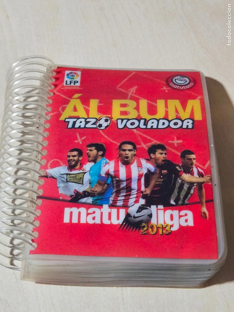 Coleccionismo deportivo: ALBUM DE TAZO VOLADOR MATU LIGA 2013 CON 76 TAZOS INCLUYE MESSI Y CRISTIANO RONALDO
