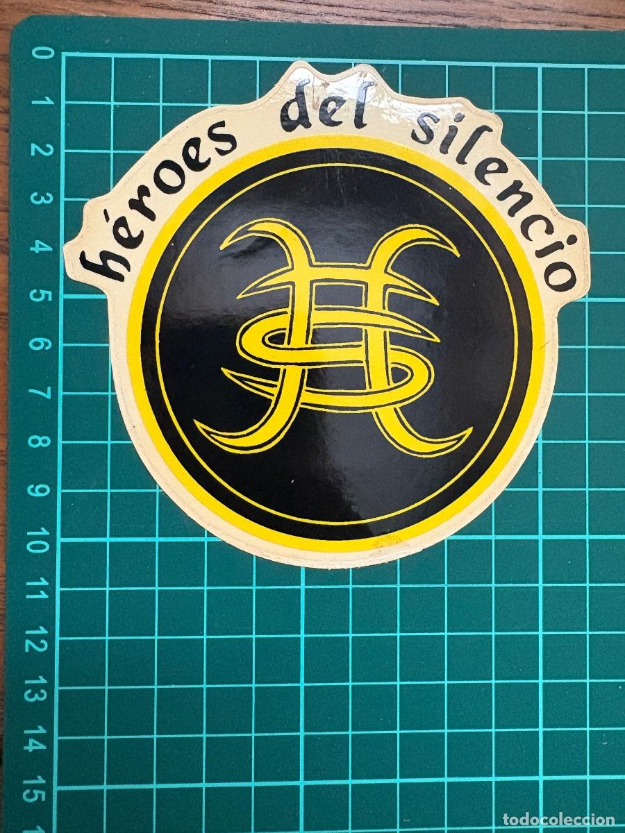 Coleccionismo deportivo: B2. (7) PEGATINA H&Eacute;ROES DEL SILENCIO M&Uacute;SICA
