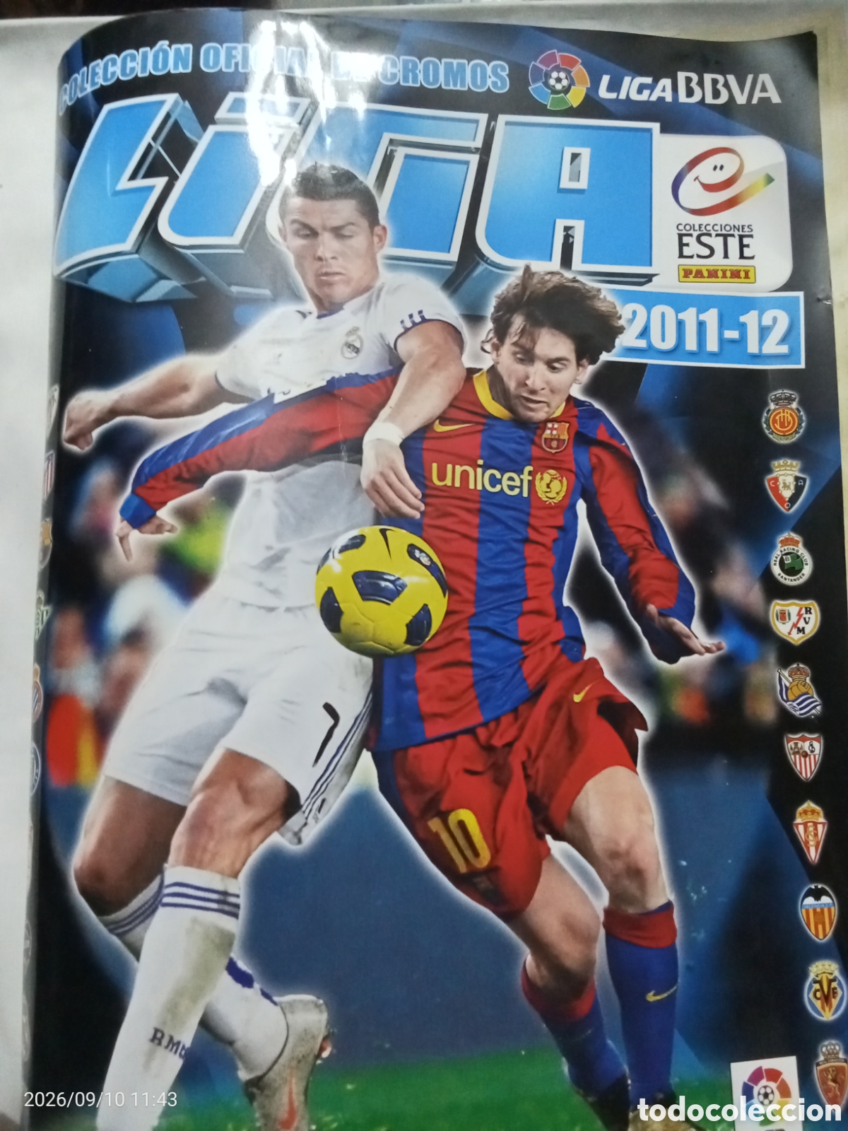 Sports collectibles: &Aacute;lbum de f&uacute;tbol liga este 2011-2012 sin pegar completo al 50%