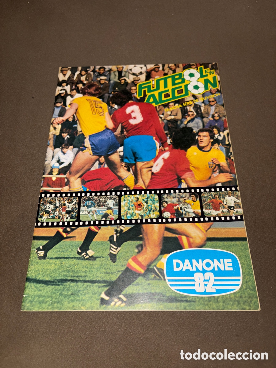 Coleccionismo deportivo: Antiguo &aacute;lbum de cromos*FUTBOL ACCION*VACIO!BUEN ESTADO,DANONE