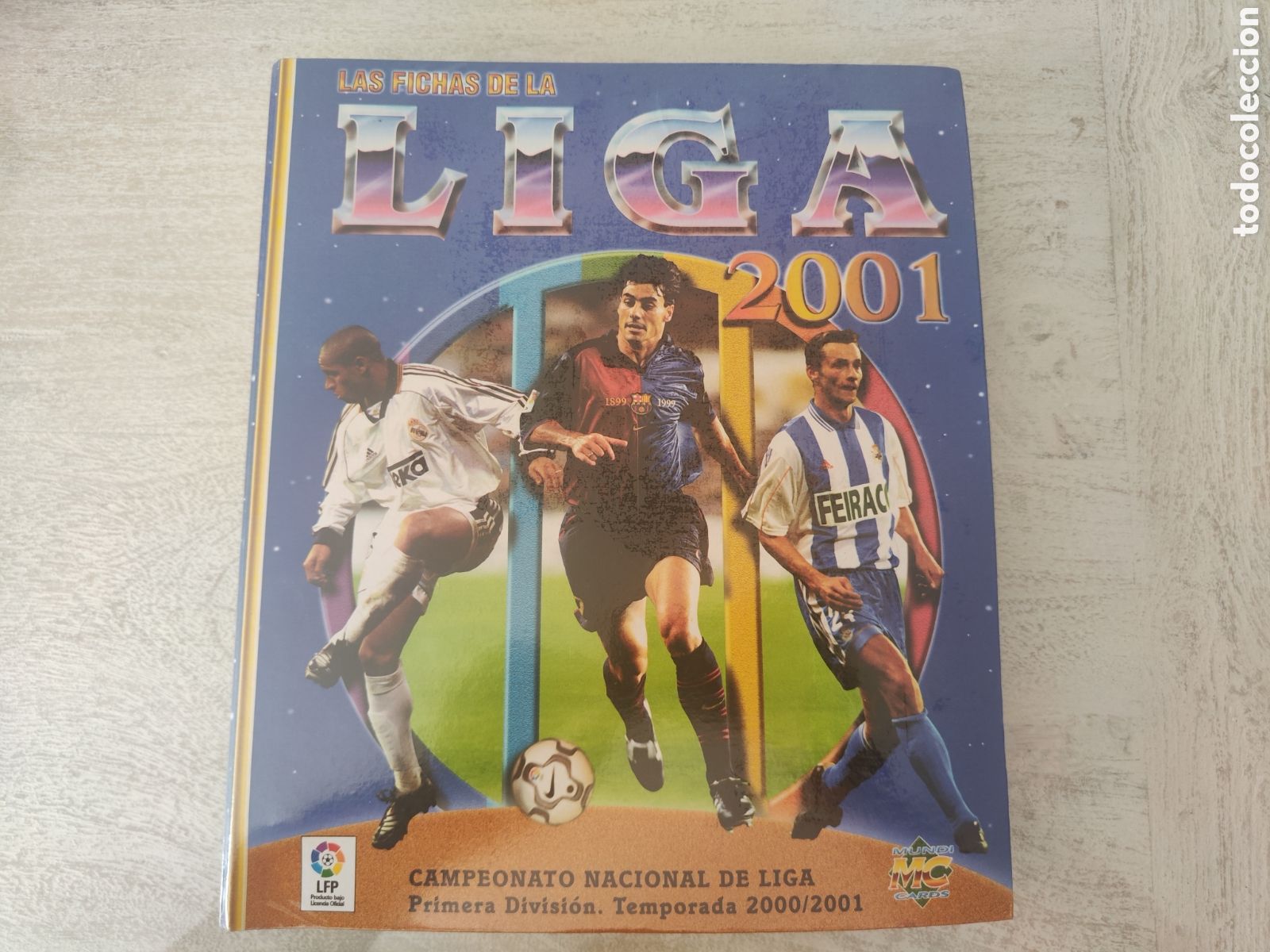 Coleccionismo deportivo: &Aacute;lbum archivador fichas liga 2000 2001 con 608 cromos distintos LEER