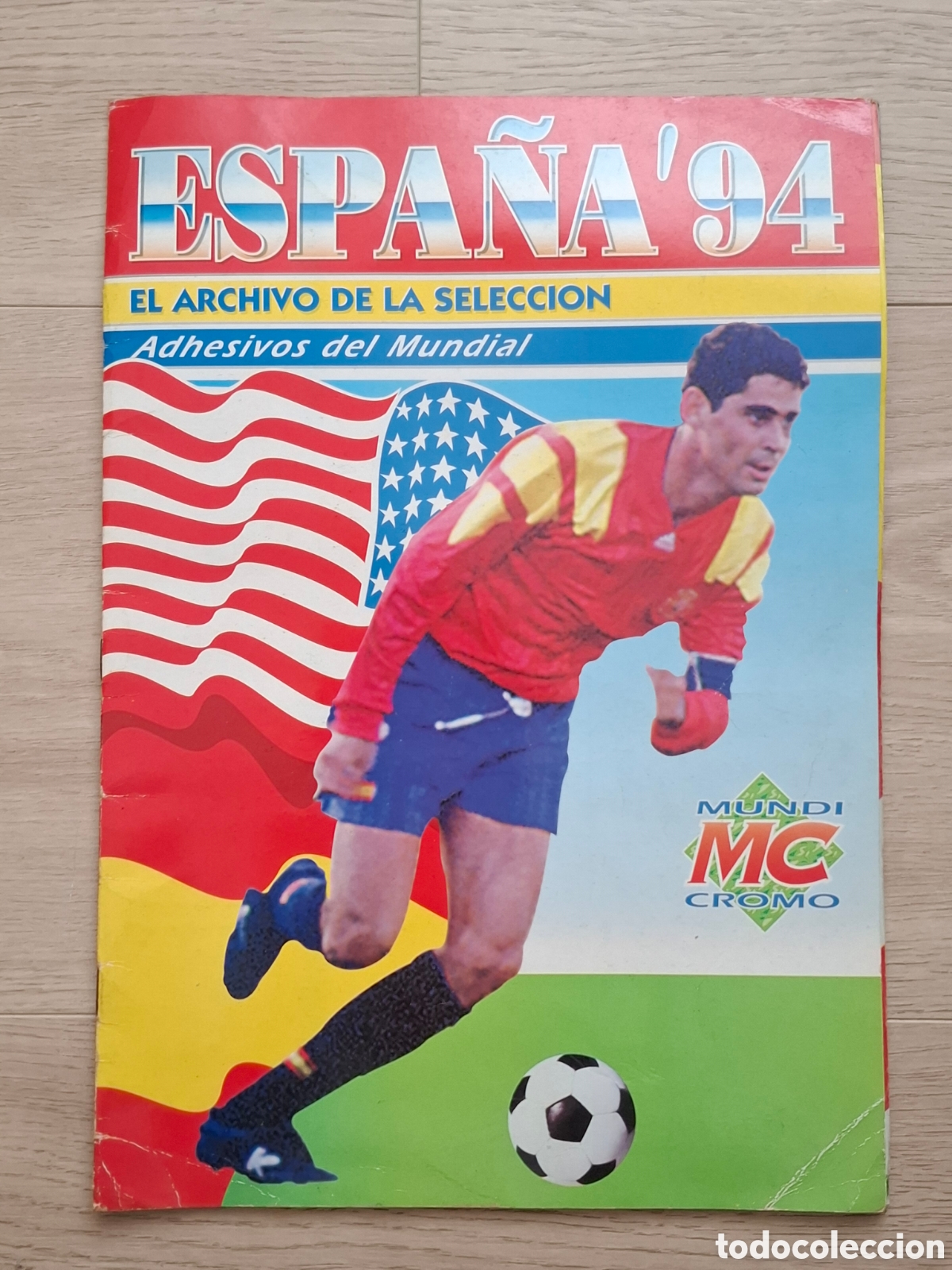 Colecionismo desportivo: Album Espa&ntilde;a 94 de Mundi Cromo, Mundial de f&uacute;tbol, incompleto con 133 cromos, poster perfecto
