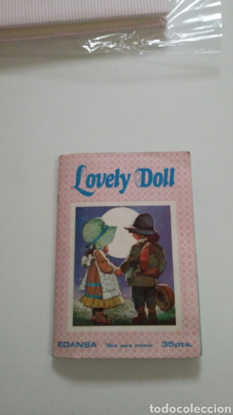 Collectionnisme Albums: &Agrave;lbum de cromos &rdquo;Lovely Doll&rdquo;.