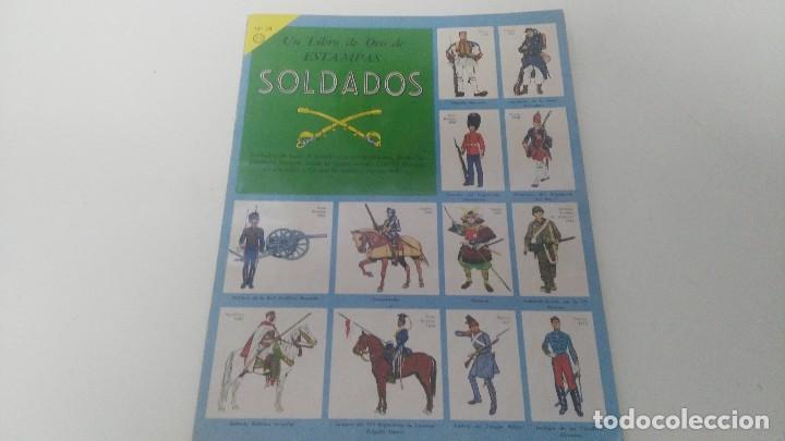 Coleccionismo &Aacute;lbumes: ANTIGUO ALBUM CROMOS SOLDADOS